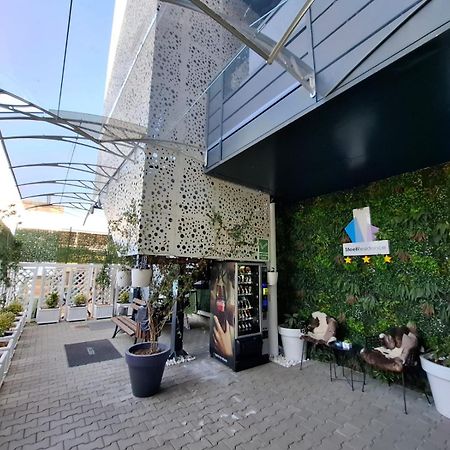 Apartments Steel Residence- Tesla Drive Experience Τιμισοάρα Εξωτερικό φωτογραφία