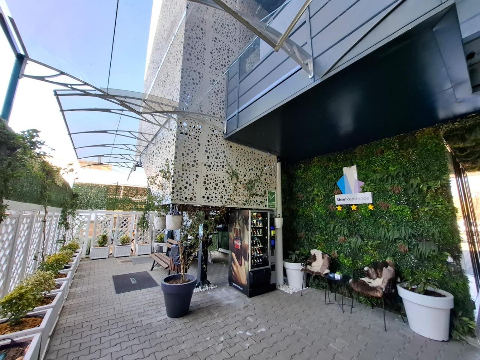 Apartments Steel Residence- Tesla Drive Experience Τιμισοάρα Εξωτερικό φωτογραφία