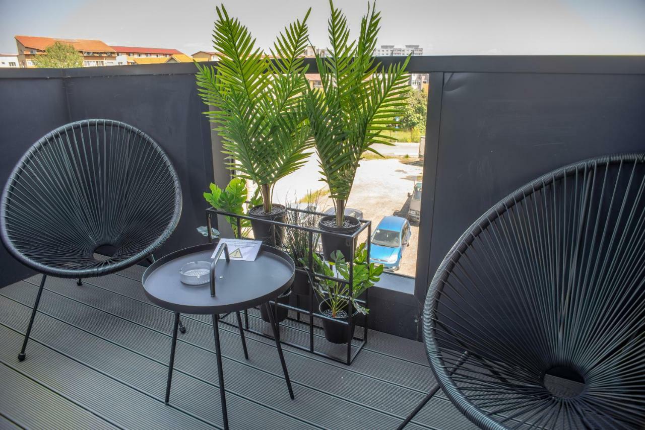Apartments Steel Residence- Tesla Drive Experience Τιμισοάρα Εξωτερικό φωτογραφία