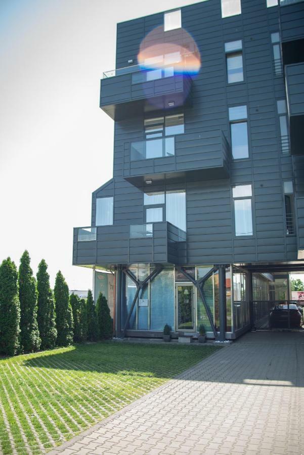 Apartments Steel Residence- Tesla Drive Experience Τιμισοάρα Εξωτερικό φωτογραφία