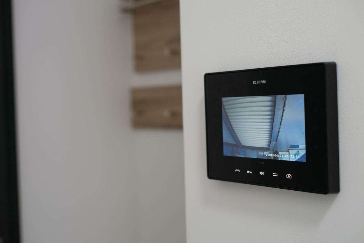 Apartments Steel Residence- Tesla Drive Experience Τιμισοάρα Εξωτερικό φωτογραφία